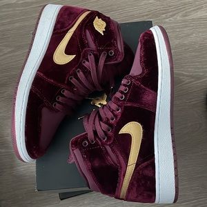 Air Jordan 1 retro premium velvet